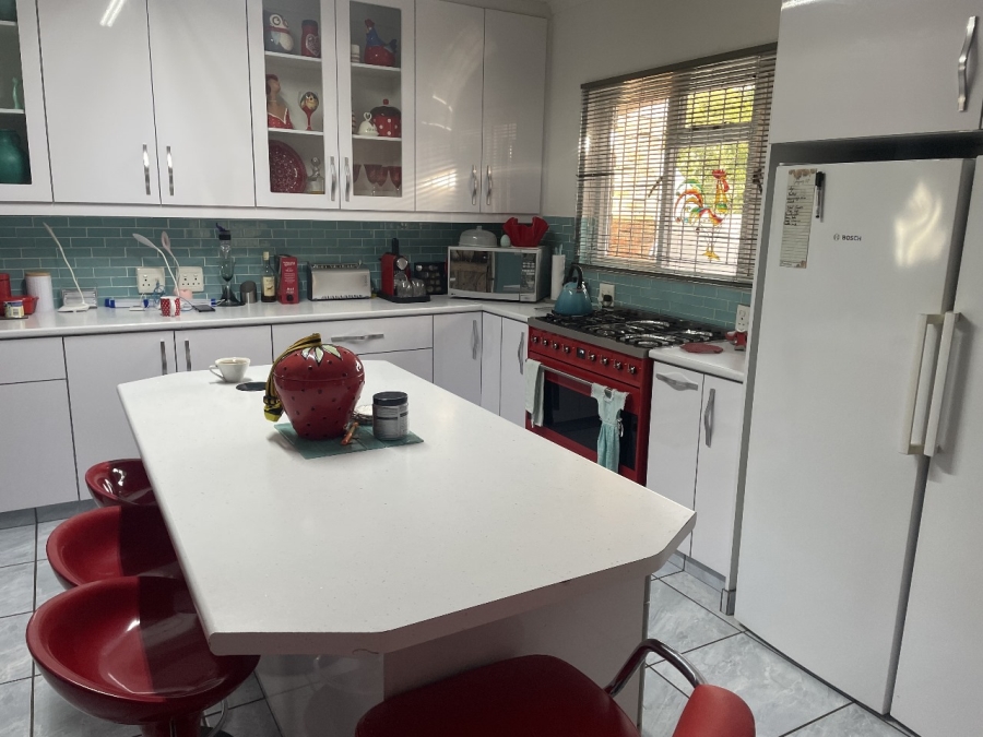 4 Bedroom Property for Sale in Loerie Park Western Cape
